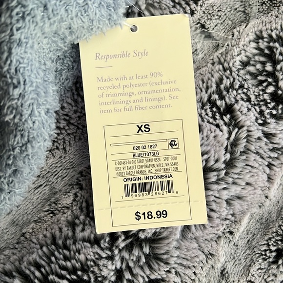 Fuzzy blue sleep top - Picture 2 of 3